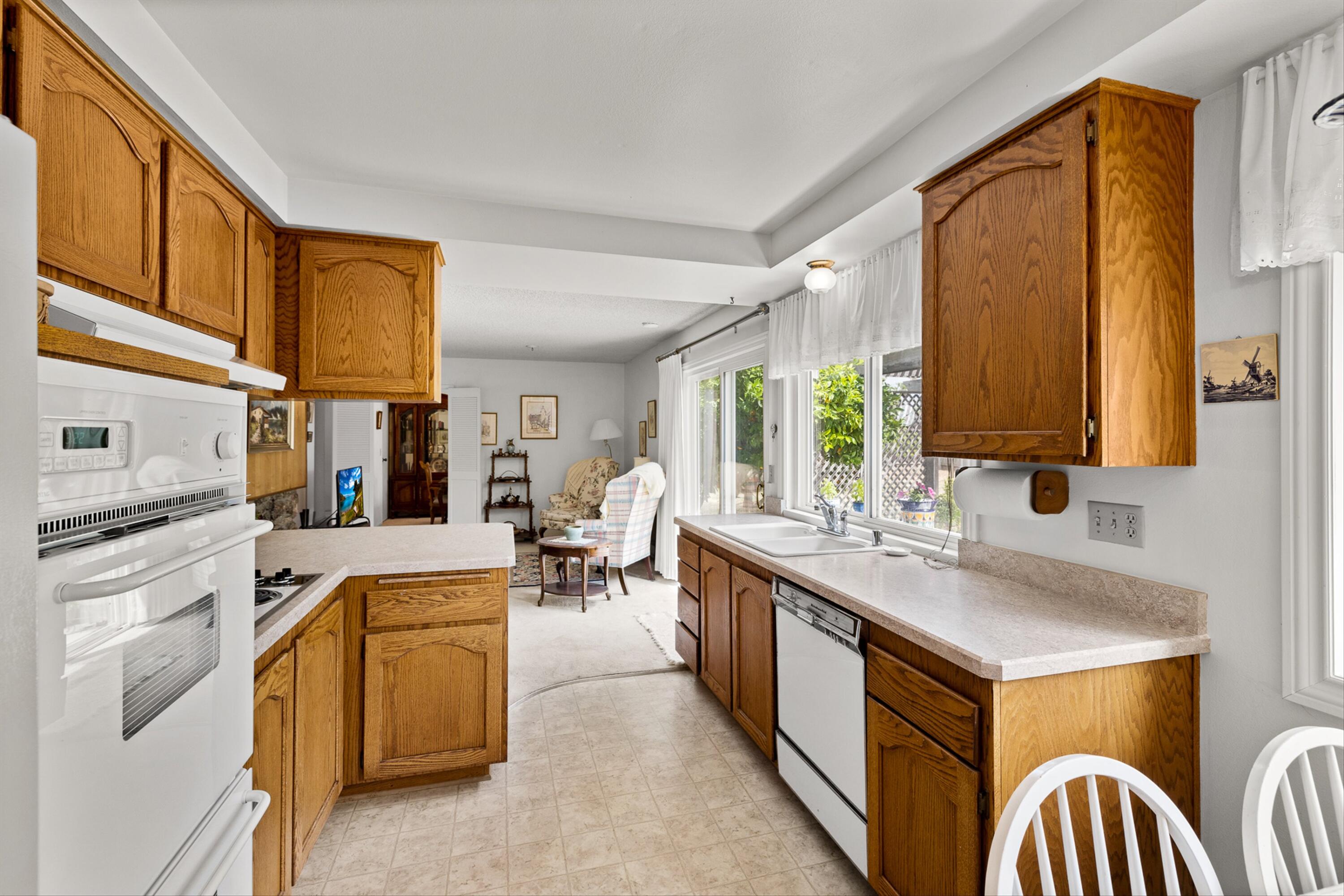 5937 Berkeley Road Goleta, CA 93117 - Photo 10 of 31 Kitchen
