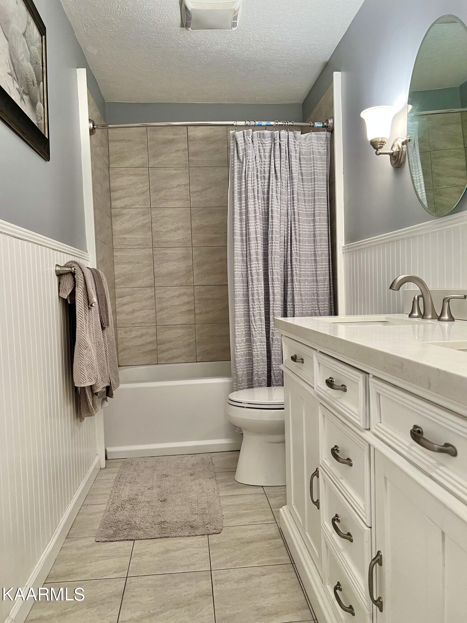 100 East Melbourne Road Oak Ridge, TN 37830 - Photo 24 of 46 Beautiful Updated Hall Bathroom