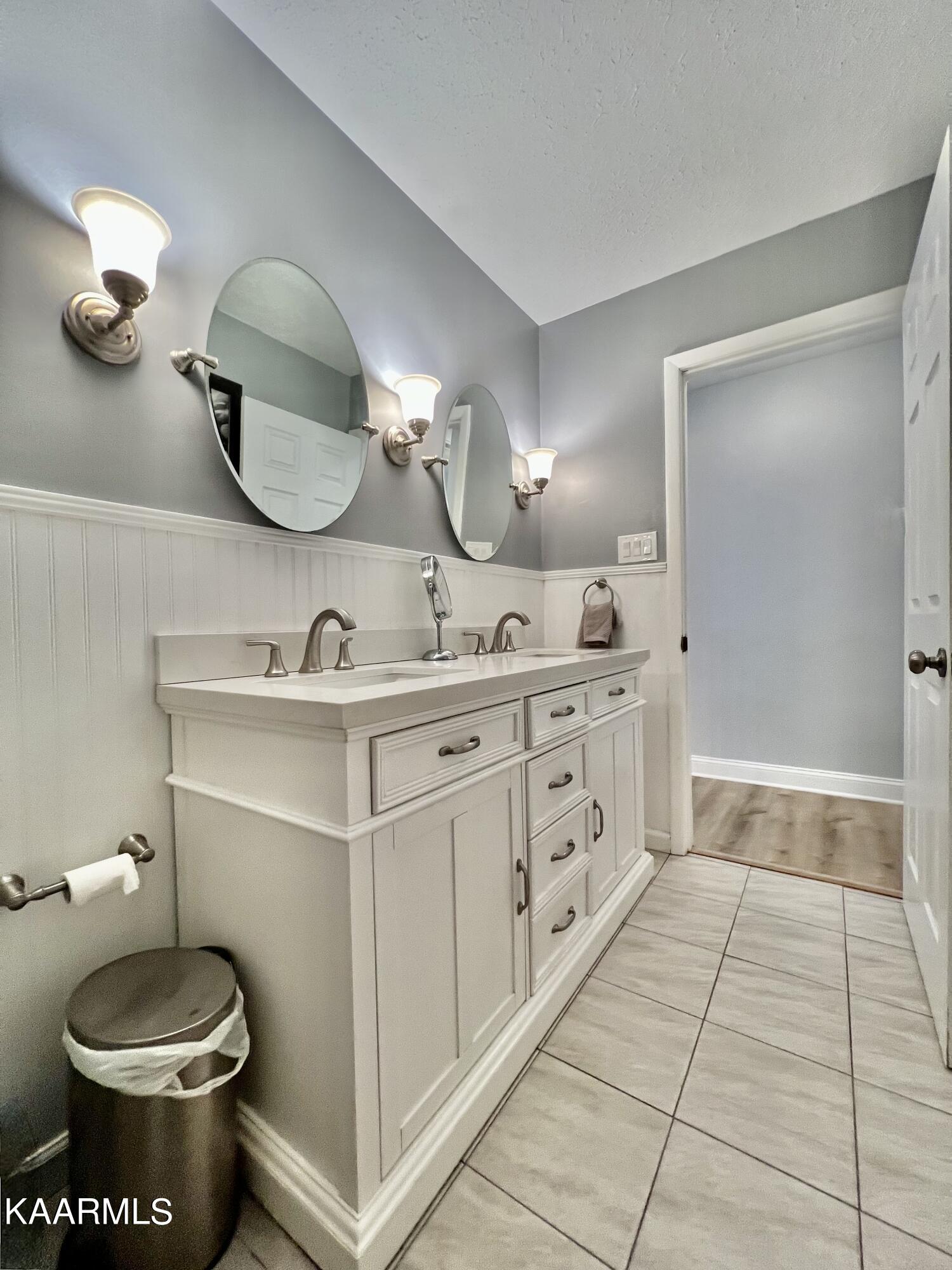 100 East Melbourne Road Oak Ridge, TN 37830 - Photo 25 of 46 Tiled Floor and Around Tub