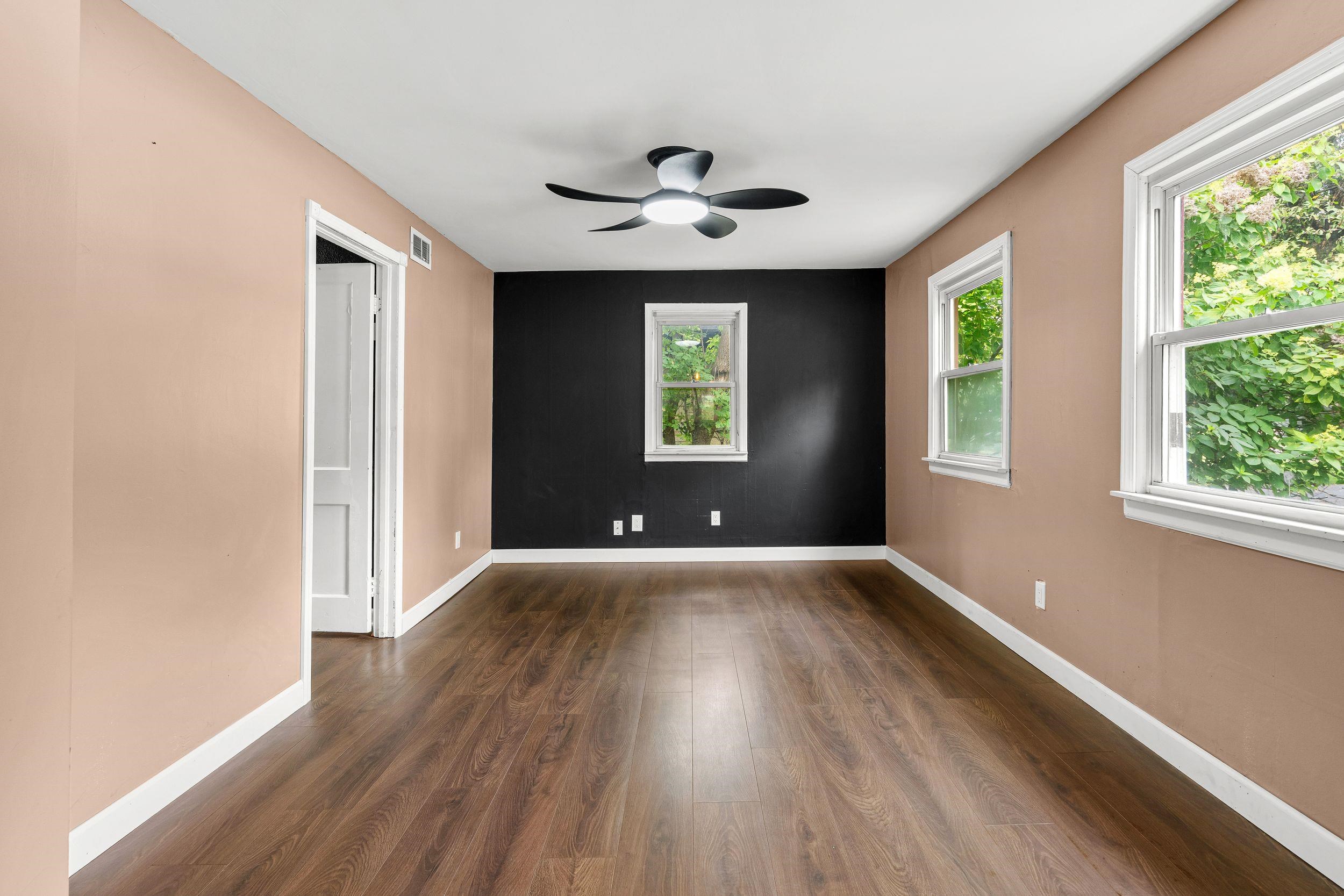 1221 Manitowoc Road Menasha, WI 54952 - Photo 2 of 19