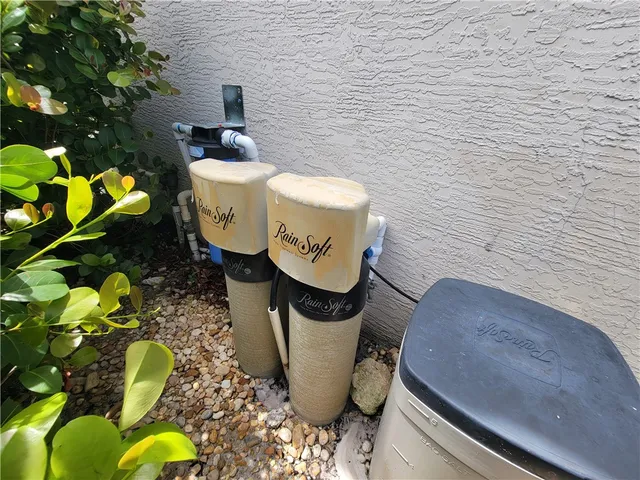 a view of a grassy field