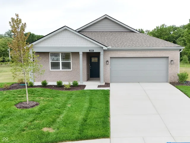 $372,575 | 3949 Donaldson Crk Court, Clayton, IN 46118