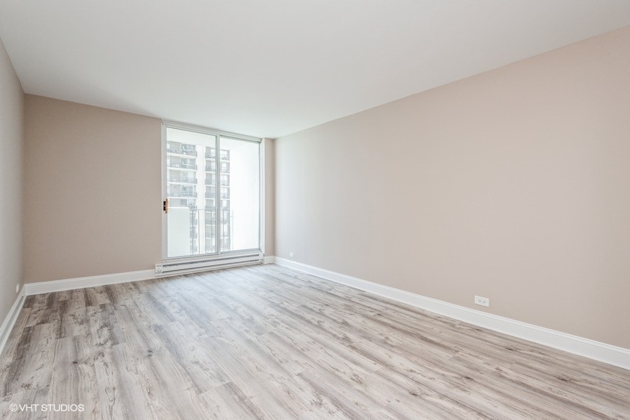 6033 North Sheridan Road, Unit 31E Chicago, IL 60660 - Photo 10 of 15 wooden floor in an empty room with a window