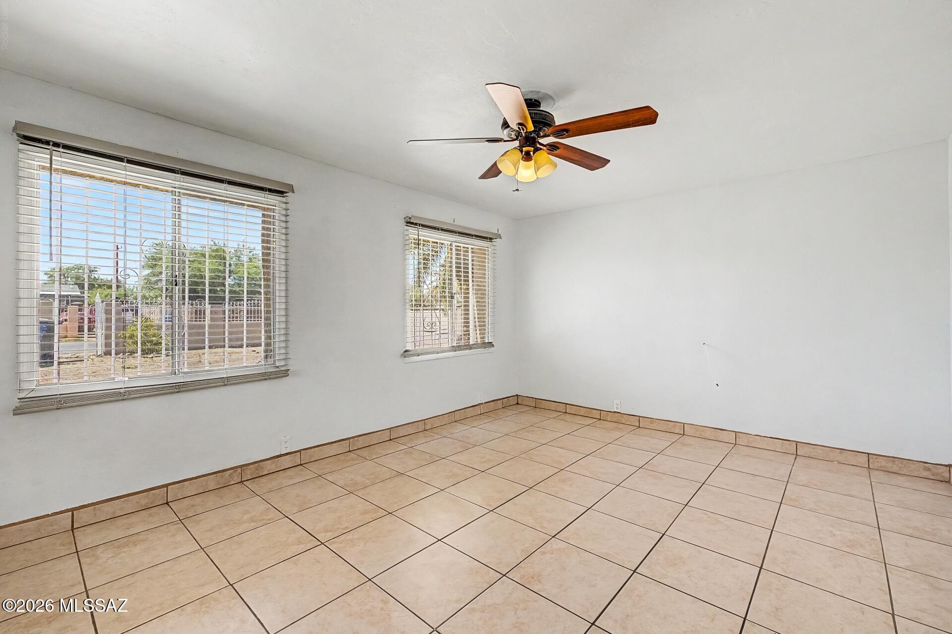 201 East Rodeo Drive Tucson, AZ 85714 - Photo 8 of 23 Living Room