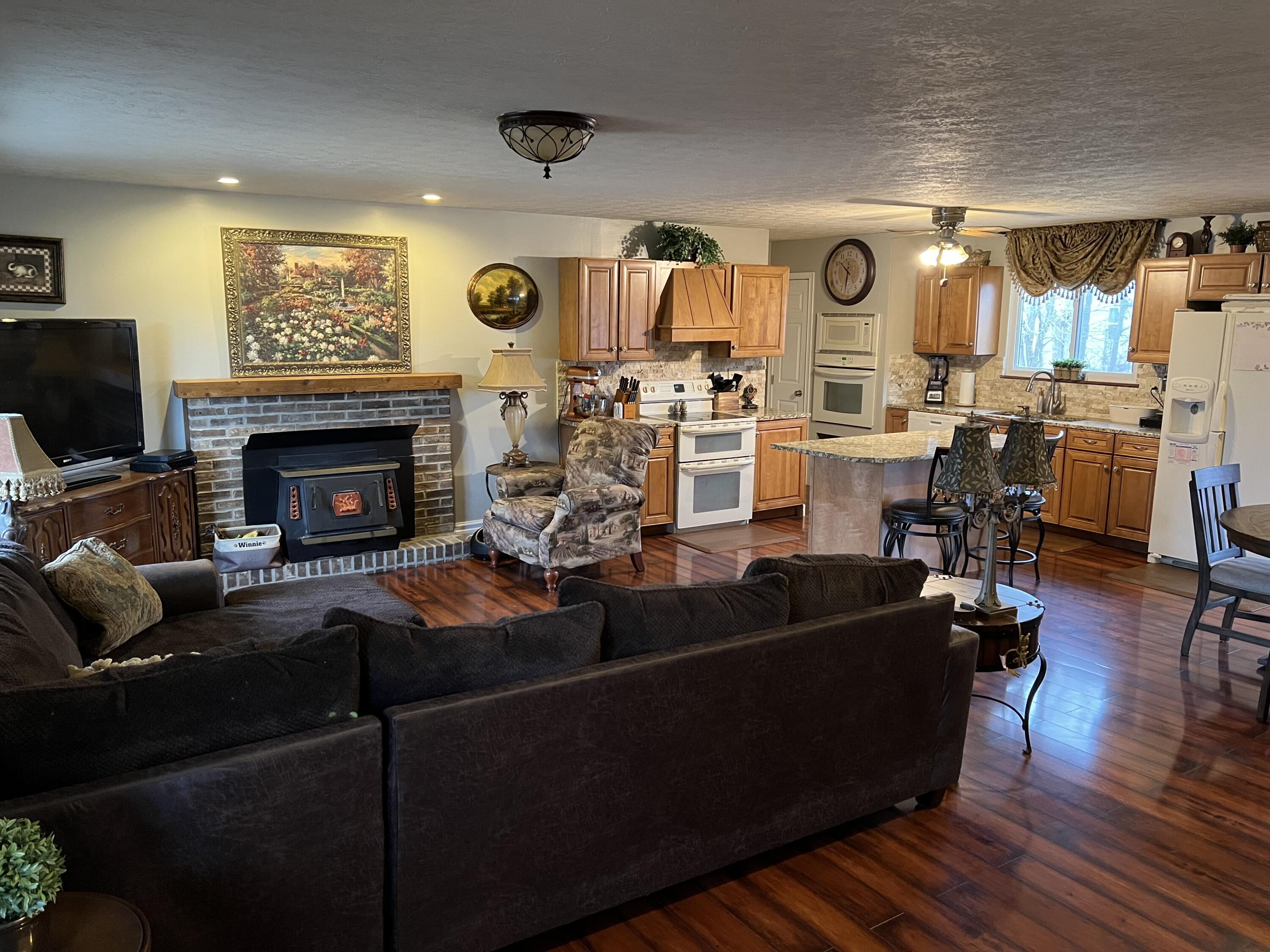 116 Hawthorn Road Southwest Etna, OH 43062 - Photo 3 of 10 Great Room/Kitchen