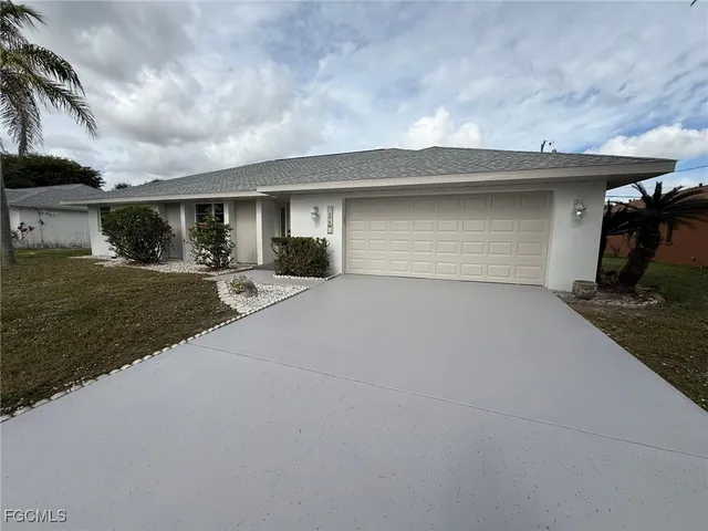 $369,900 | 1719 Southeast 8th Street, Cape Coral, FL 33990