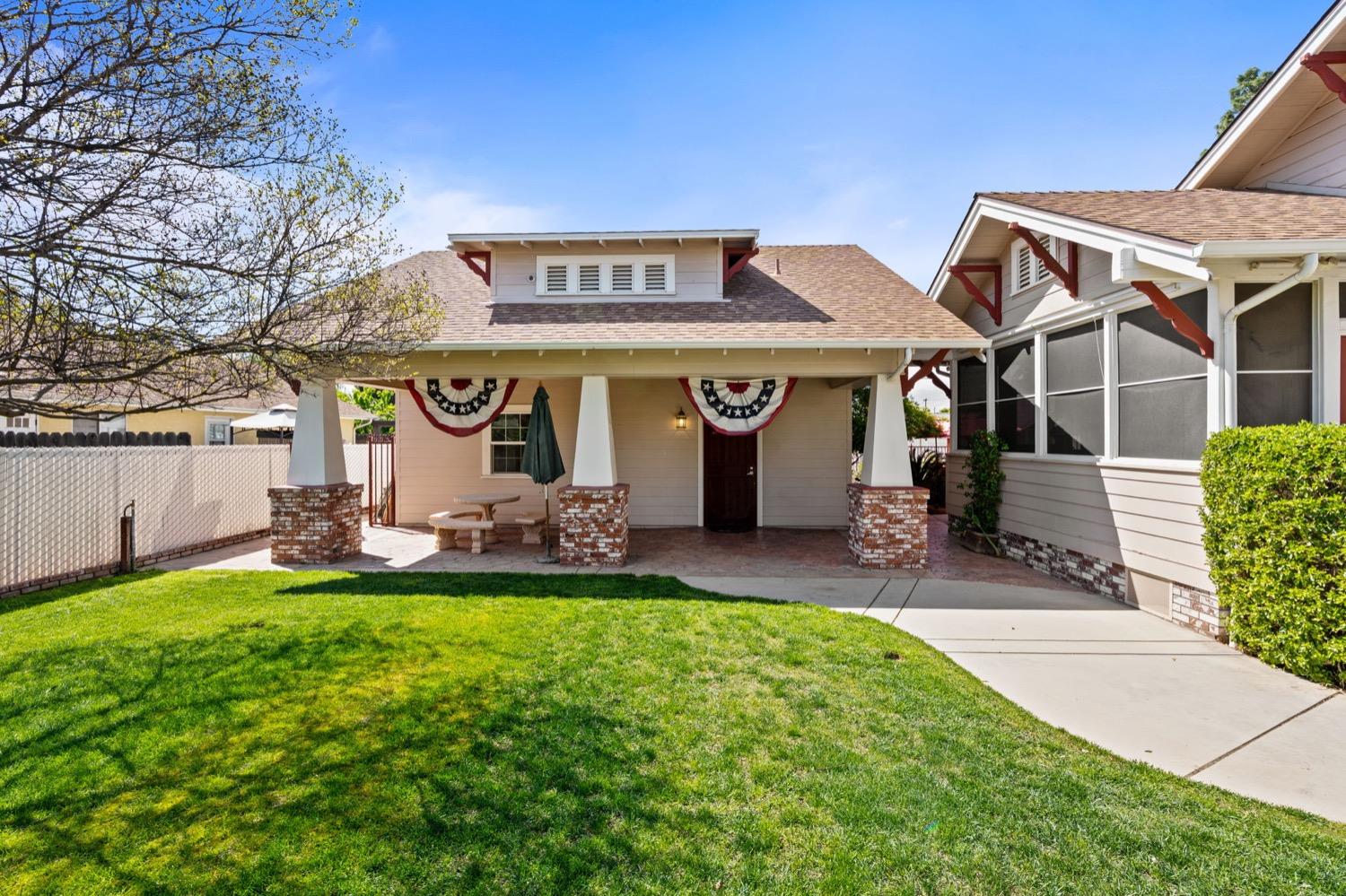 406 Oxford Avenue Clovis, CA 93612 - Photo 79 of 89 a view of a chairs and table in front of house
