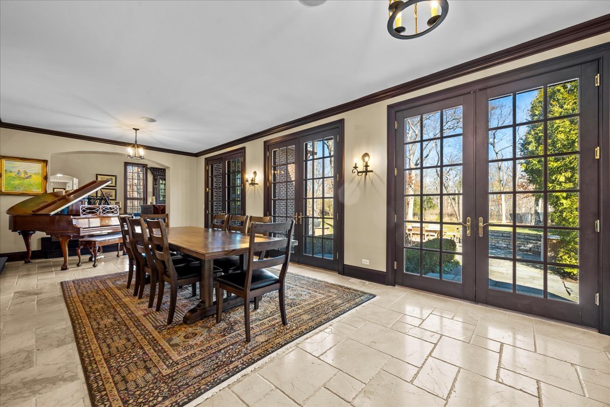 936 Ringwood Road Lake Forest, IL 60045 - Photo 14 of 58 a view of a livingroom and dining room