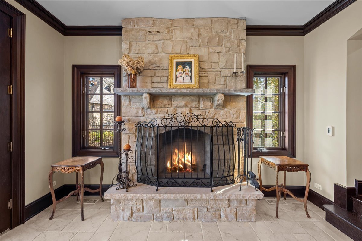 936 Ringwood Road Lake Forest, IL 60045 - Photo 15 of 58 a living room with furniture and a fireplace