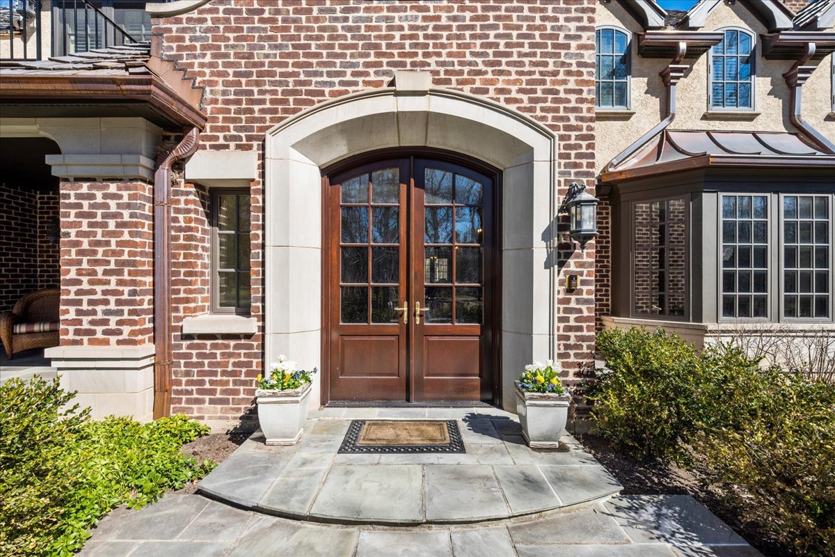 936 Ringwood Road Lake Forest, IL 60045 - Photo 2 of 58