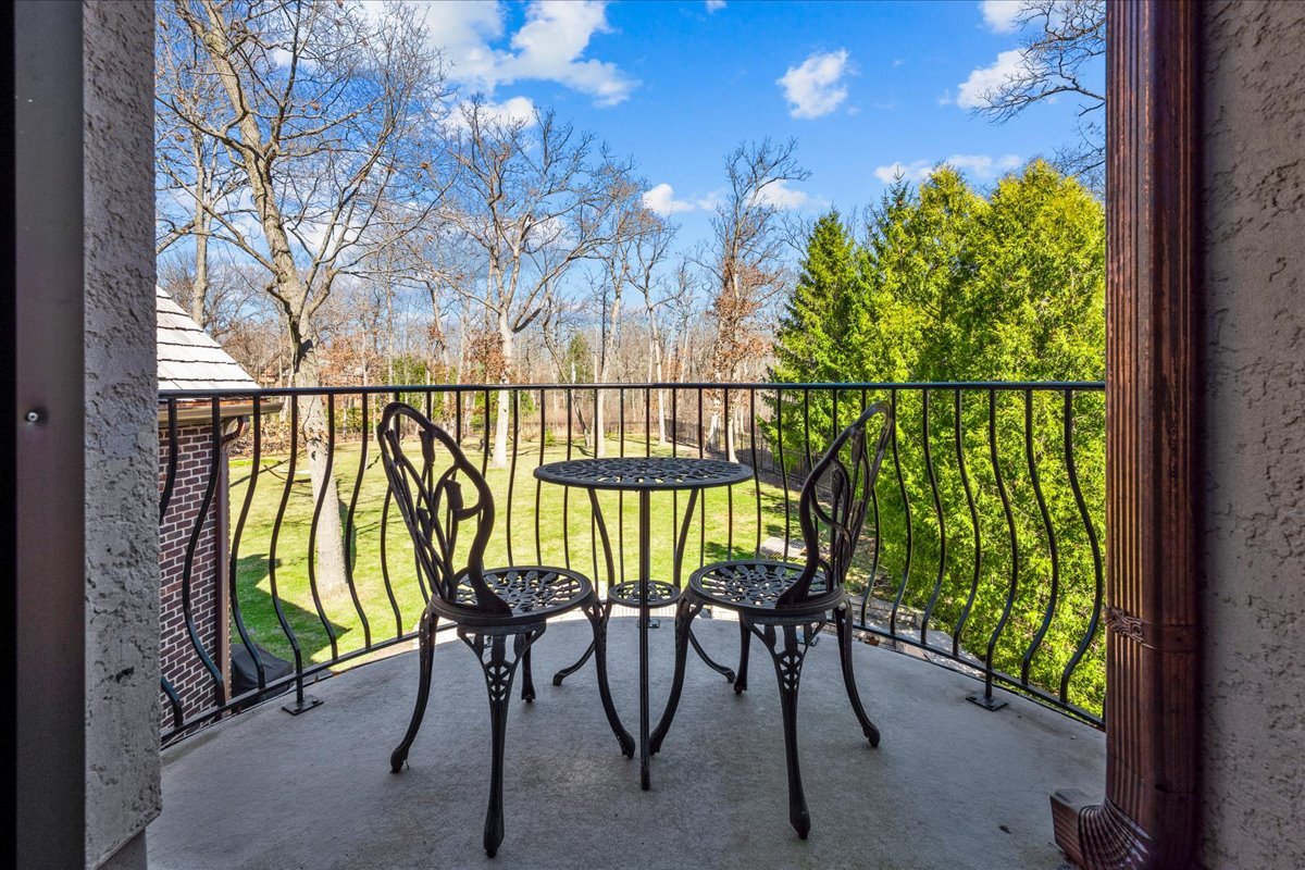 936 Ringwood Road Lake Forest, IL 60045 - Photo 36 of 58 a view of outdoor space with seating area