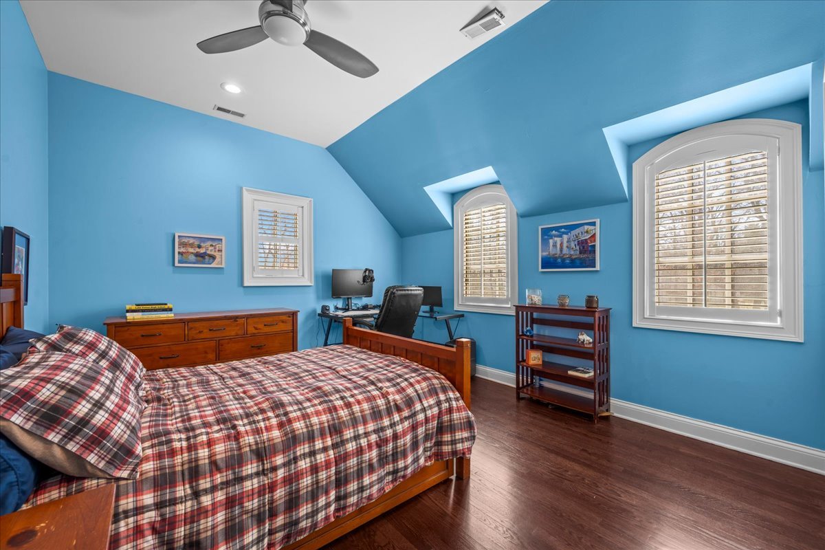 936 Ringwood Road Lake Forest, IL 60045 - Photo 37 of 58 a bedroom with bed and window