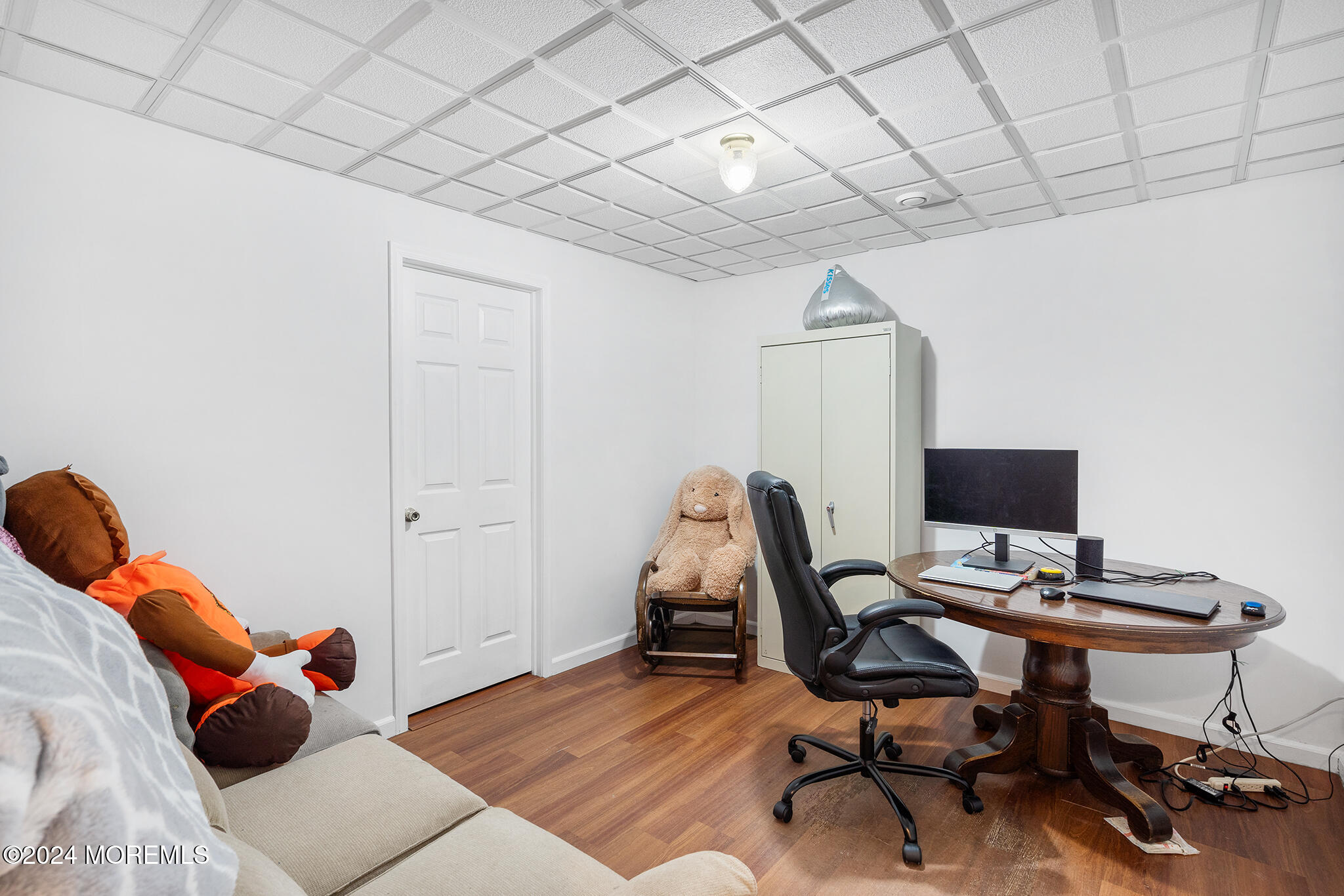 276 Nottingham Road Morganville, NJ 07751 - Photo 45 of 55 a workspace with furniture and lamp