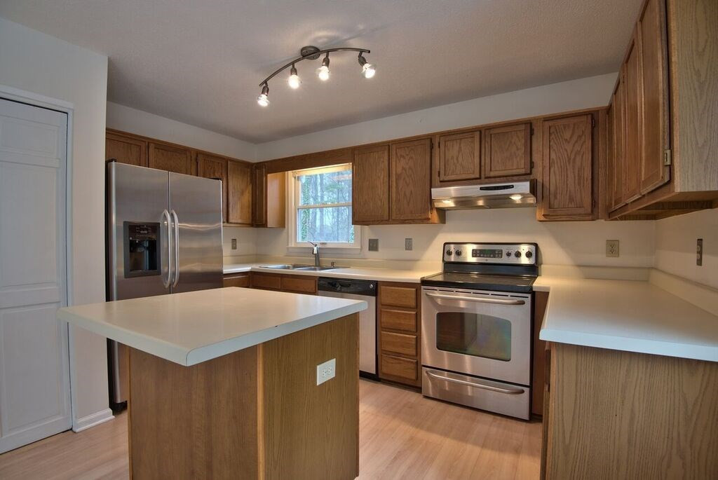 7 Thorne Ridge Drive Durham, NC 27713 - Photo 7 of 17 Kitchen