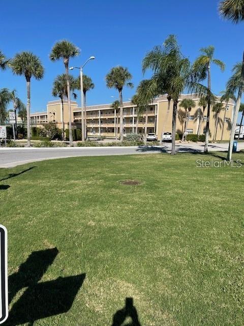 1 Boca Ciega Point Boulevard, Unit 115 St. Petersburg, FL 33708 - Photo 4 of 35 a view of a garden