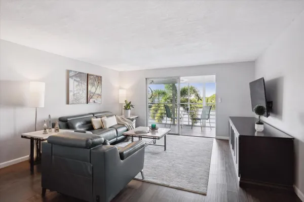 $271,000 | 131 Southeast 3rd Avenue, Unit 302, Dania Beach, FL 33004