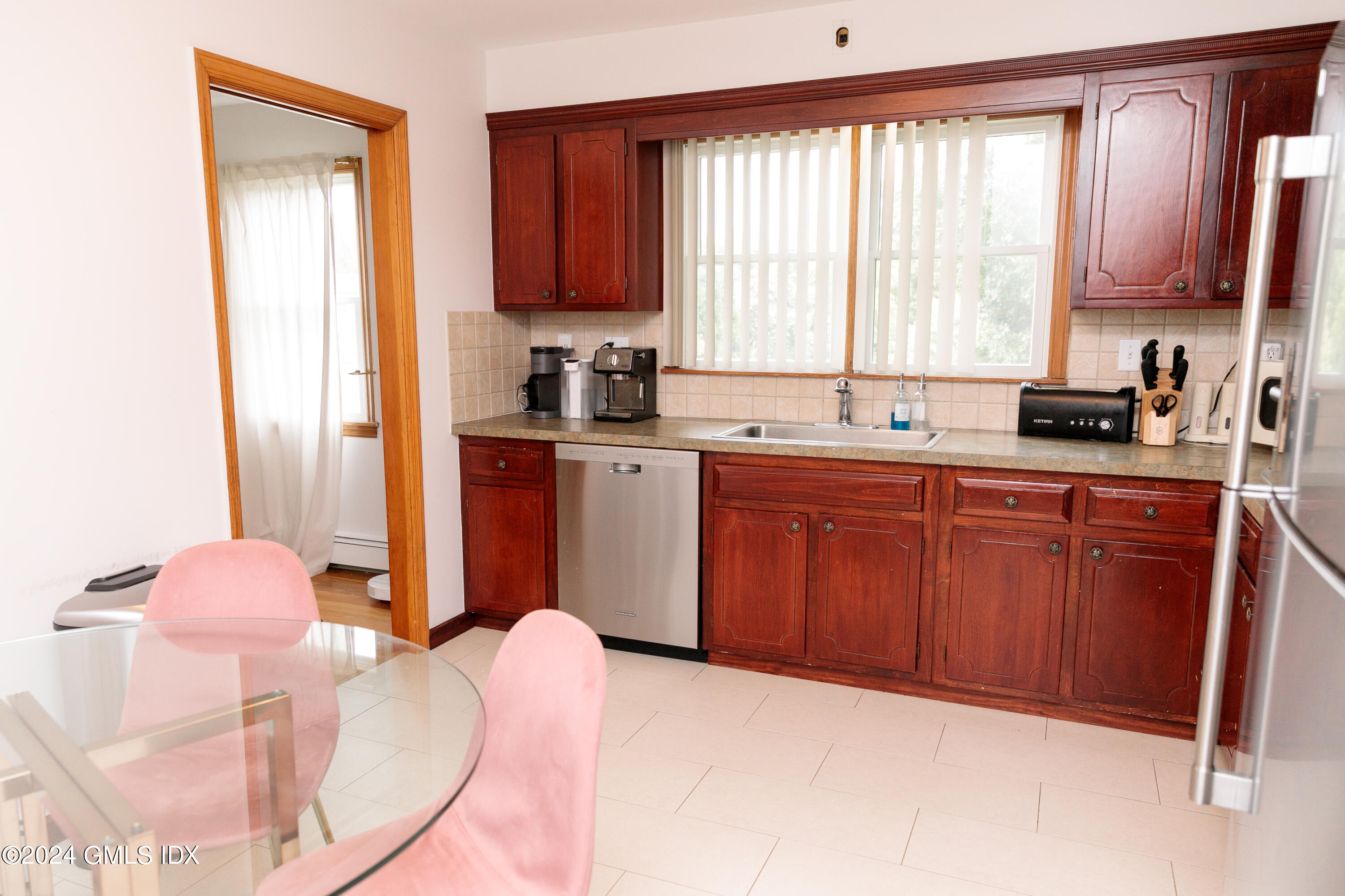 104 Weaver Street, Unit 2 Greenwich, CT 06831 - Photo 5 of 12 104_Weaver-8