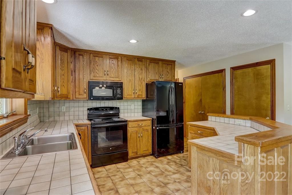 475 Emmas Grove Road Fletcher, NC 28732 - Photo 7 of 24 Gallery Image 7