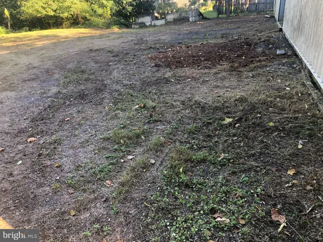 a view of a yard with a house