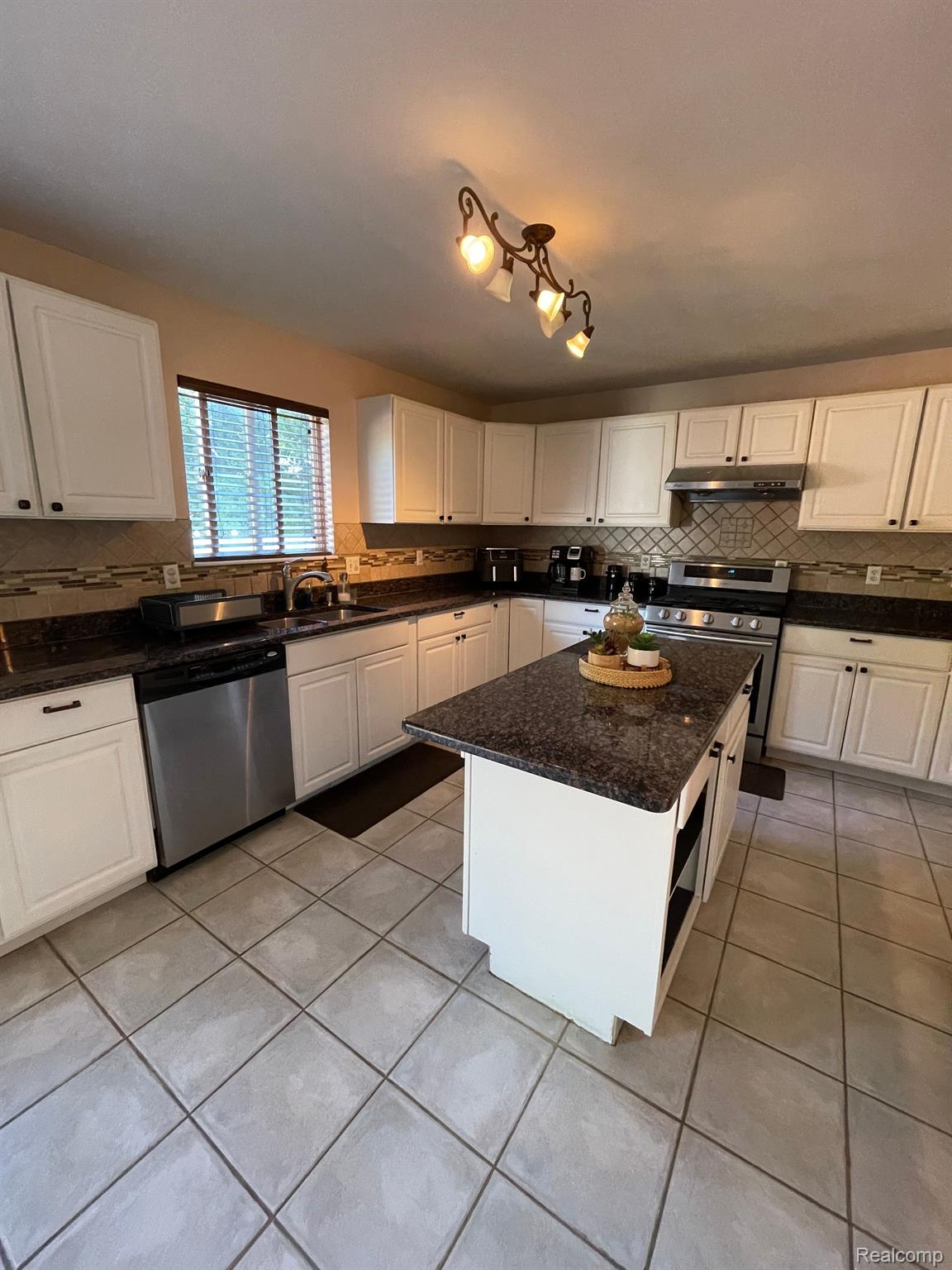 2111 Elmcrest Road Sterling Heights, MI 48310 - Photo 13 of 36 Gallery Image 13