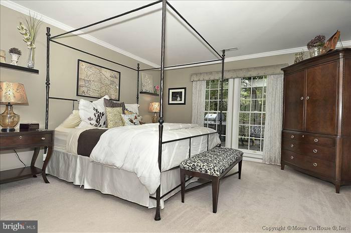 8002 Bainbridge Road Alexandria, VA 22308 - Photo 12 of 23 Bedroom (Master)