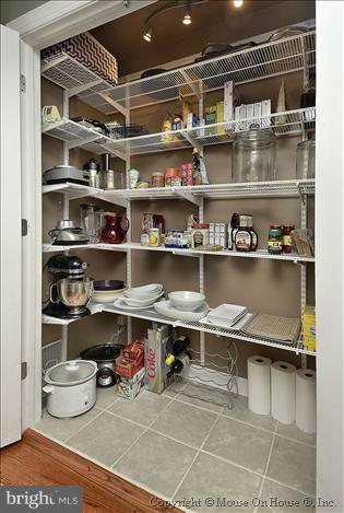 8002 Bainbridge Road Alexandria, VA 22308 - Photo 13 of 23 Interior (General)