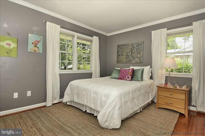 8002 Bainbridge Road Alexandria, VA 22308 - Photo 16 of 23 Bedroom