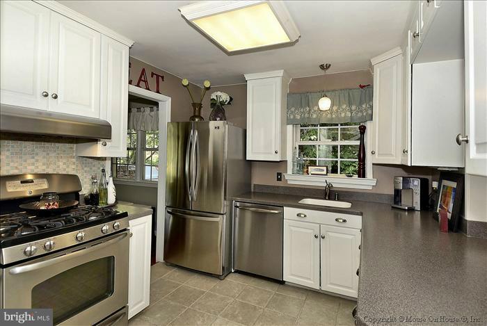 8002 Bainbridge Road Alexandria, VA 22308 - Photo 17 of 23 Kitchen