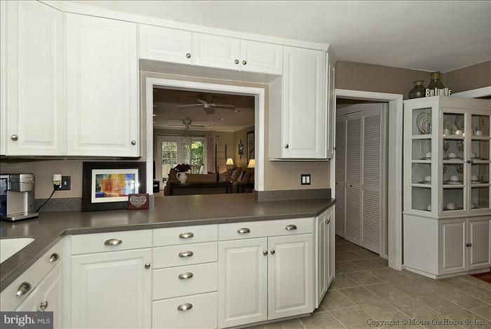 8002 Bainbridge Road Alexandria, VA 22308 - Photo 20 of 23 Kitchen