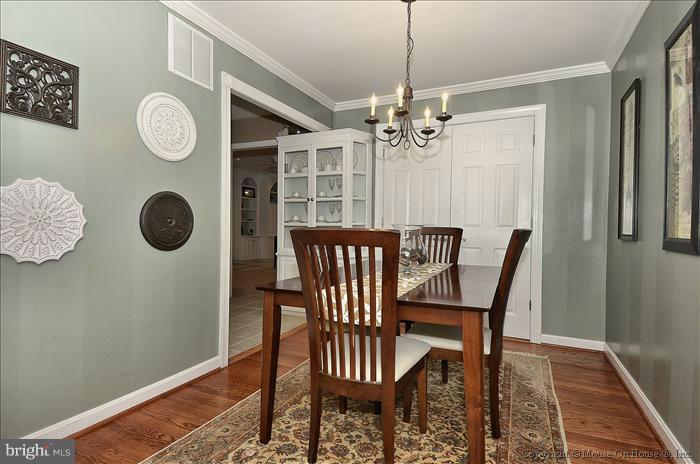 8002 Bainbridge Road Alexandria, VA 22308 - Photo 3 of 23 Dining Room