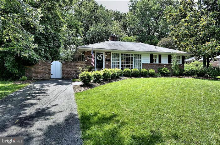 8002 Bainbridge Road Alexandria, VA 22308 - Photo 23 of 23 Exterior (Front)