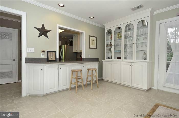 8002 Bainbridge Road Alexandria, VA 22308 - Photo 6 of 23 Kitchen