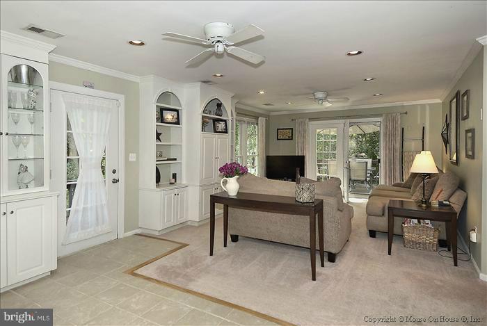 8002 Bainbridge Road Alexandria, VA 22308 - Photo 8 of 23 Family Room