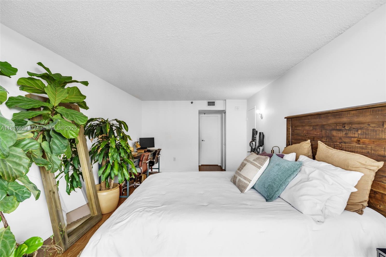 555 Northeast 15th Street, Unit PHD Miami, FL 33132 - Photo 11 of 26