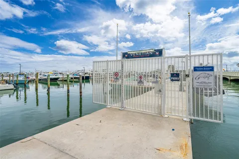 $425,000 | 555 Northeast 15th Street, Unit PHD, Miami, FL 33132