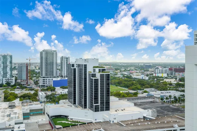 $425,000 | 555 Northeast 15th Street, Unit PHD, Miami, FL 33132