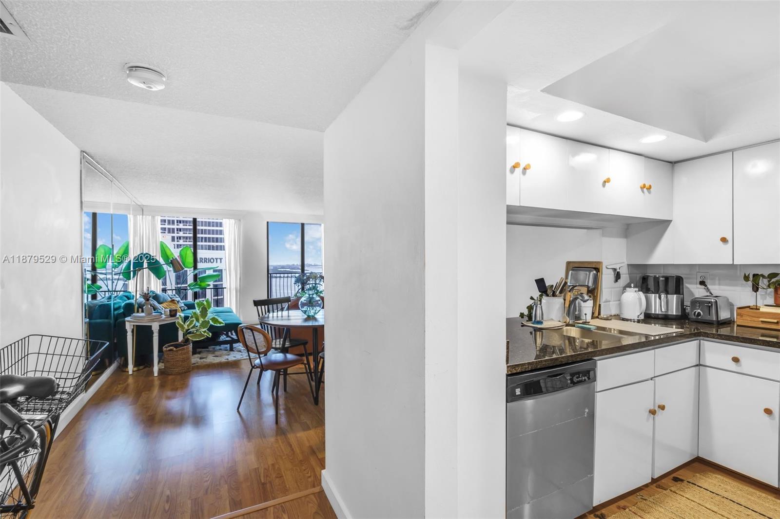 555 Northeast 15th Street, Unit PHD Miami, FL 33132 - Photo 7 of 26