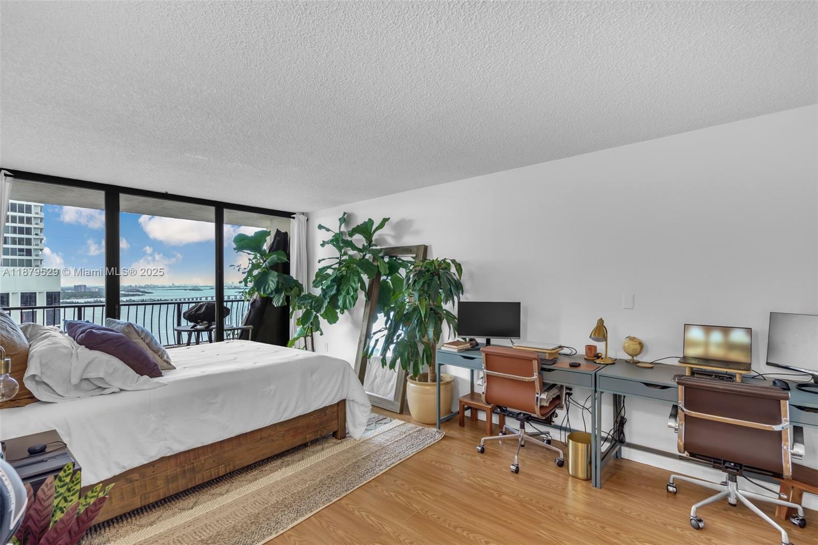 555 Northeast 15th Street, Unit PHD Miami, FL 33132 - Photo 10 of 26