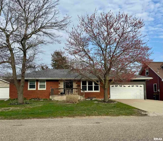 $225,000 | 133 South Elmwood Road, Farmington, IL 61531