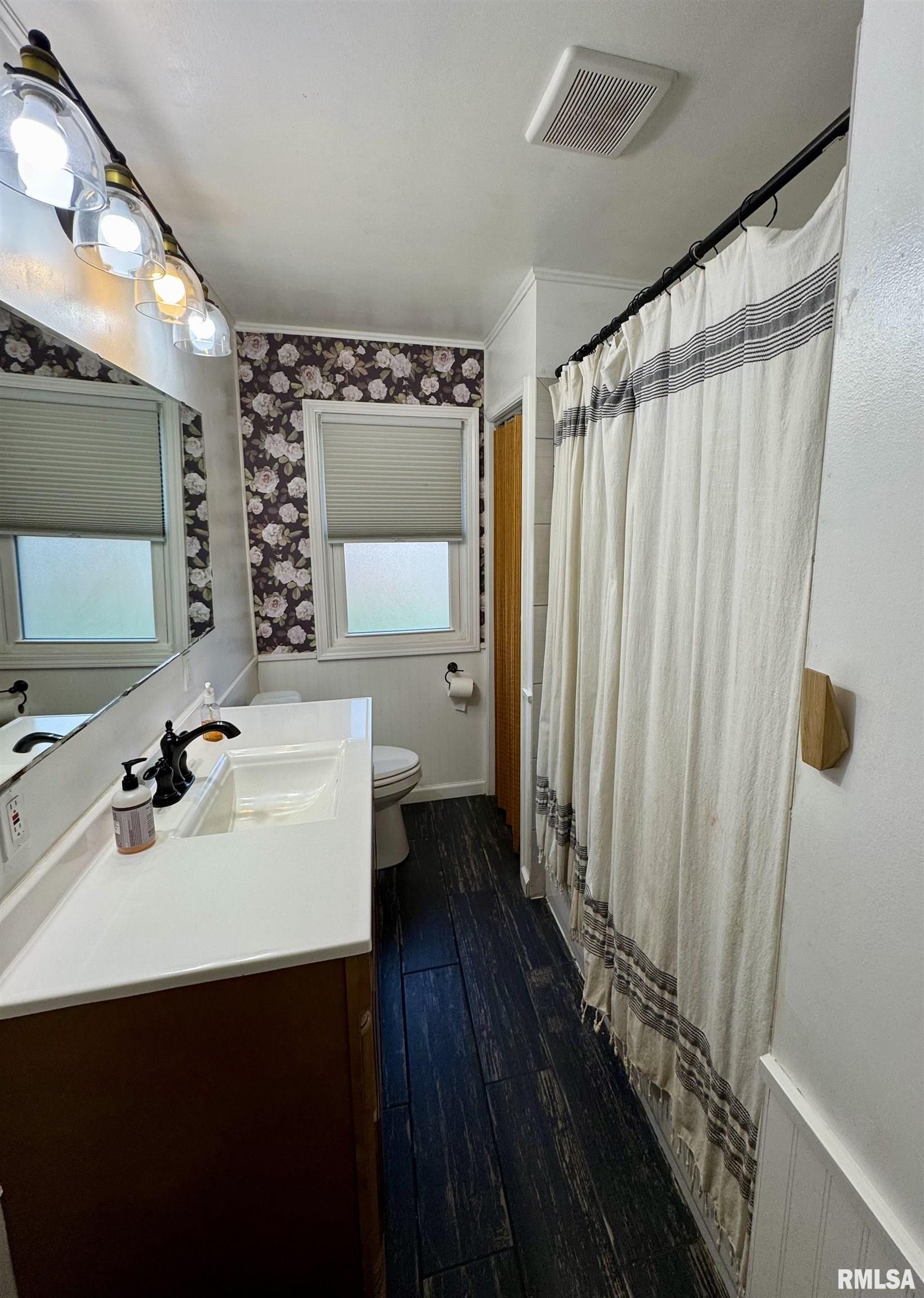 133 South Elmwood Road Farmington, IL 61531 - Photo 12 of 31