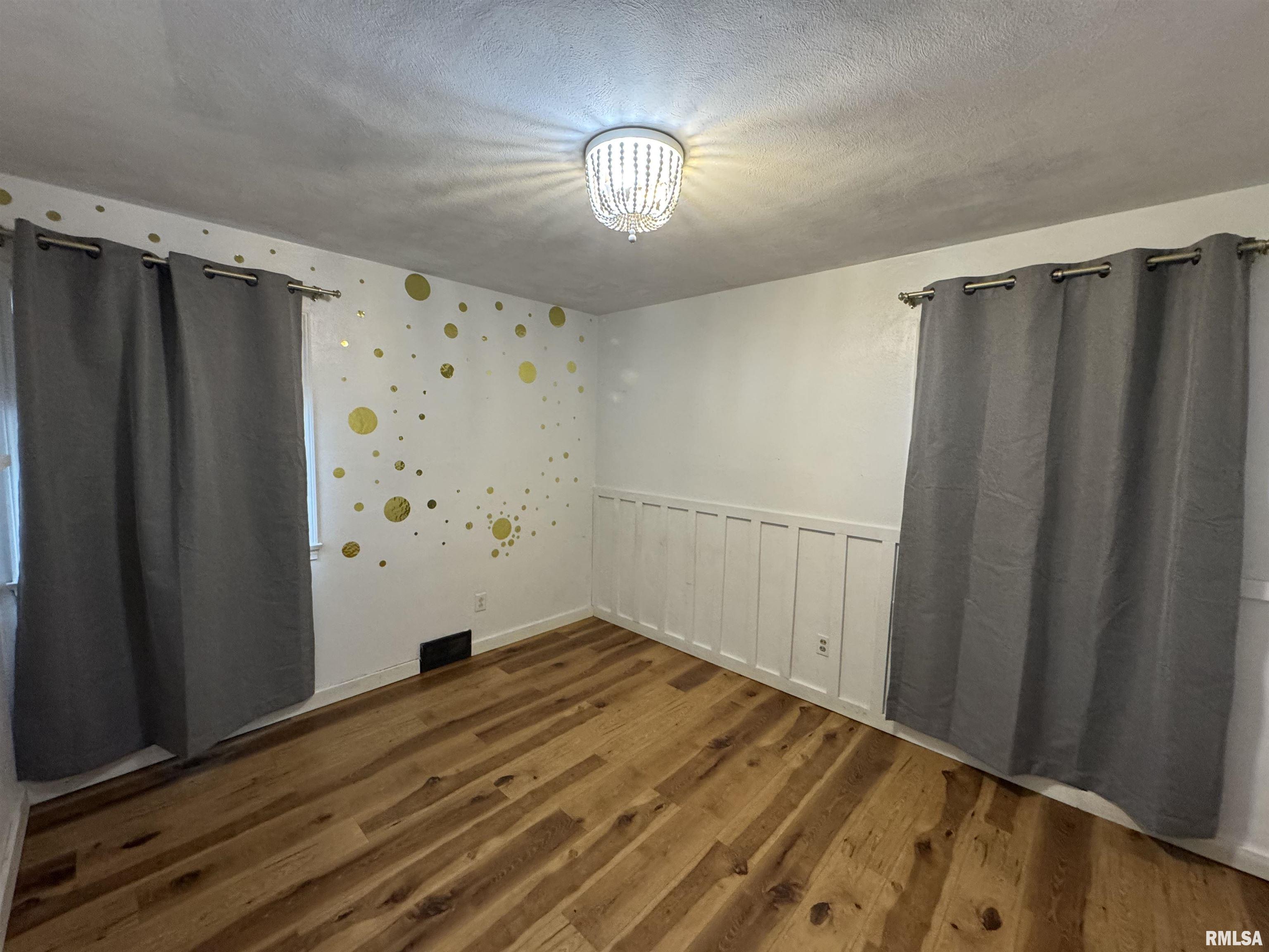 133 South Elmwood Road Farmington, IL 61531 - Photo 13 of 31