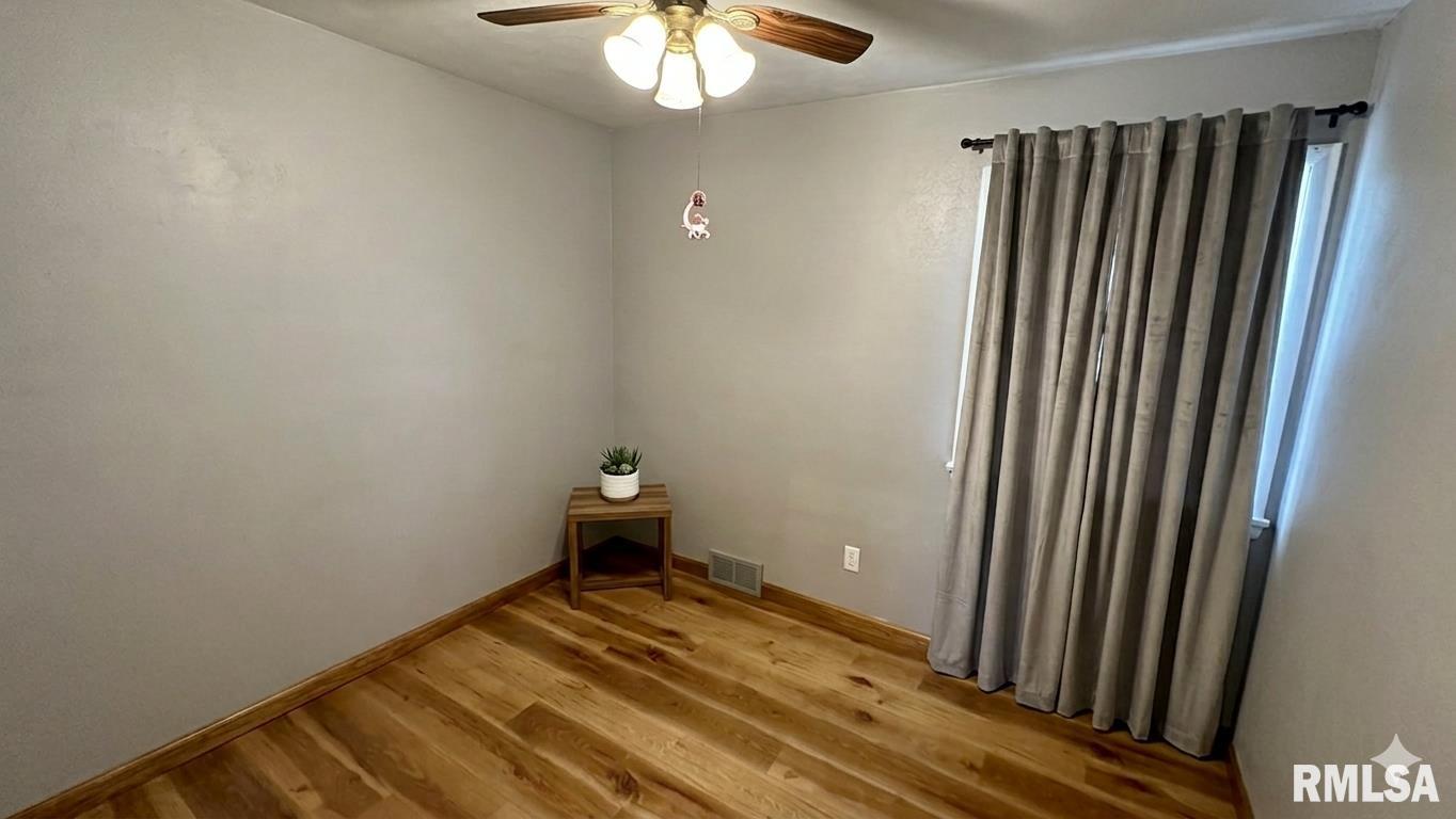 133 South Elmwood Road Farmington, IL 61531 - Photo 15 of 31