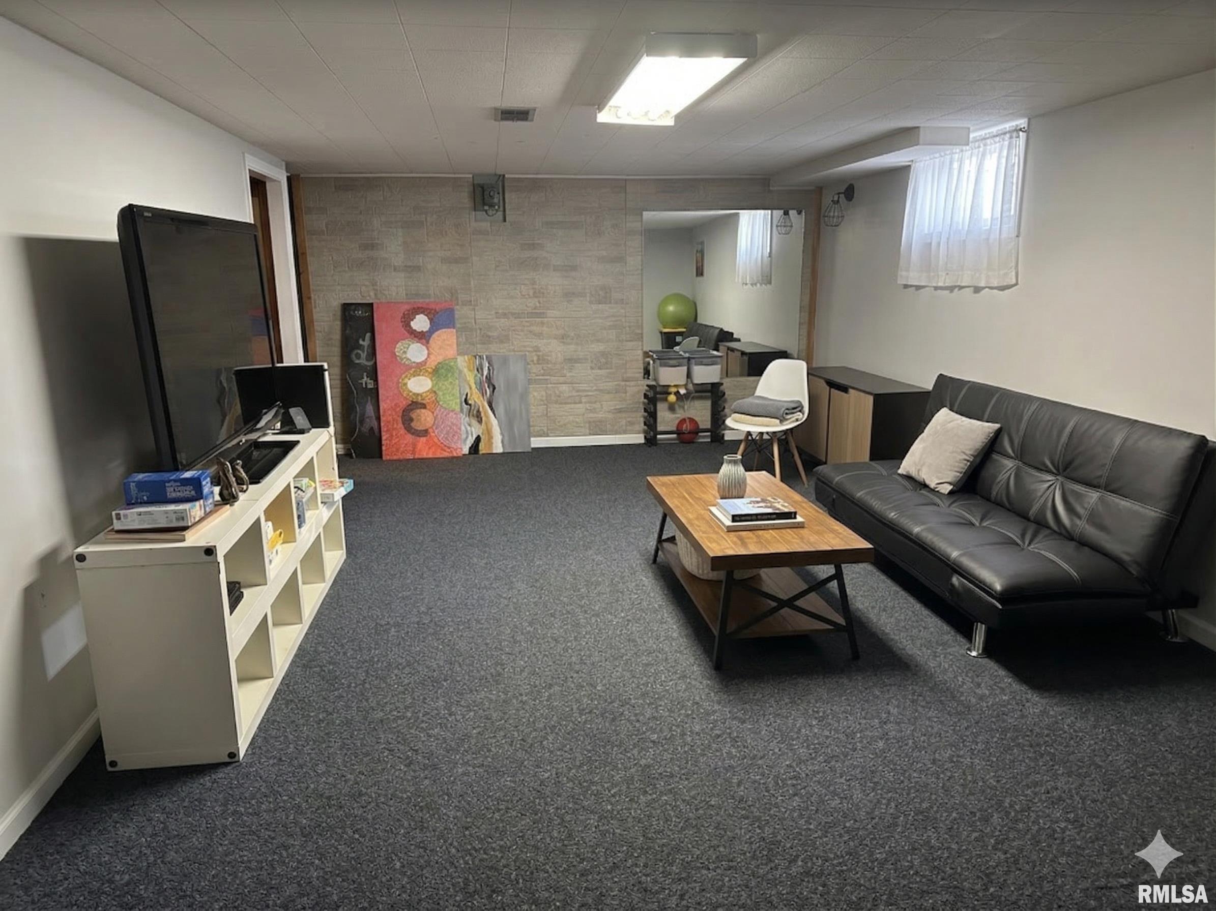 133 South Elmwood Road Farmington, IL 61531 - Photo 17 of 31