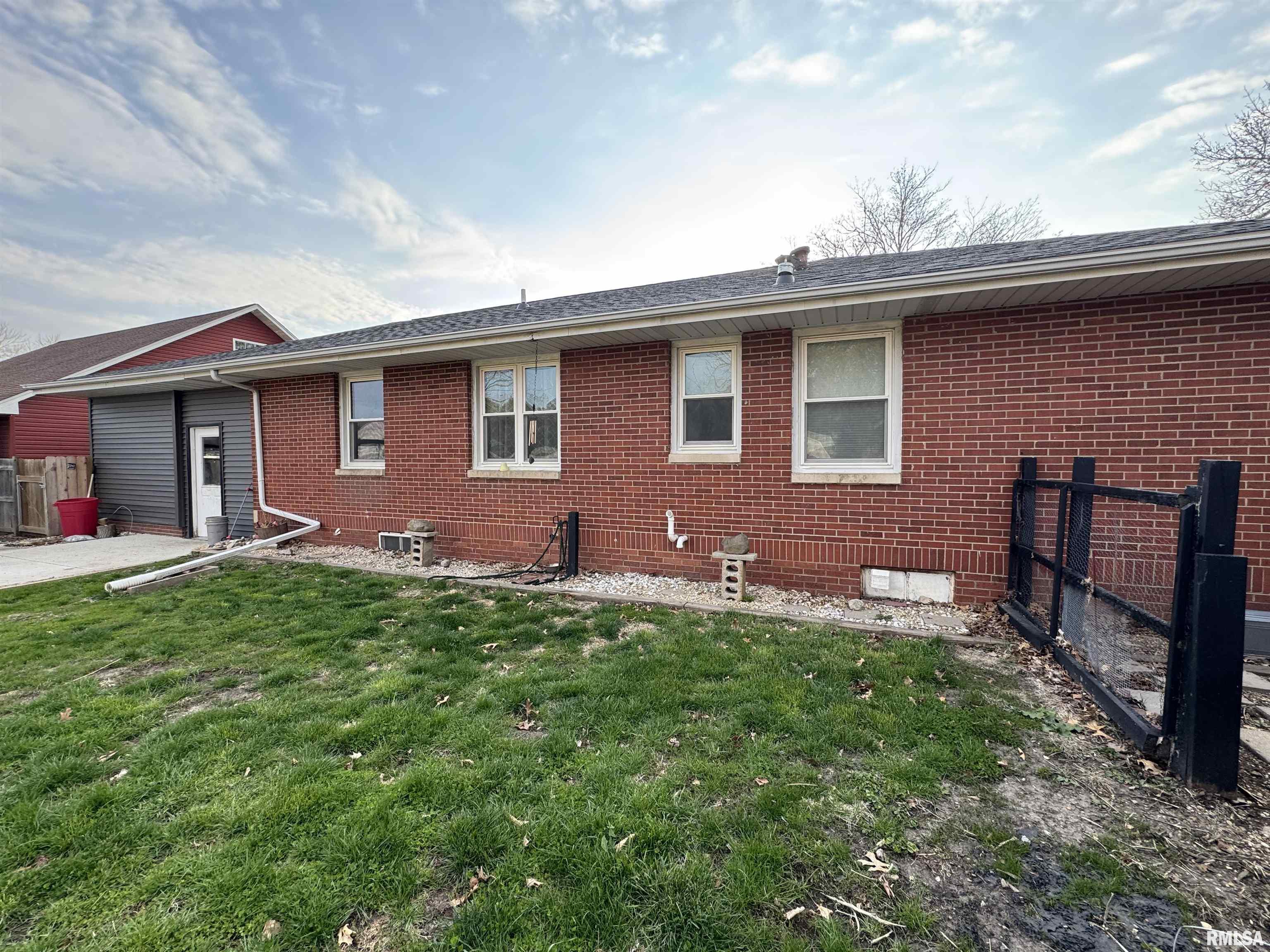 133 South Elmwood Road Farmington, IL 61531 - Photo 25 of 31