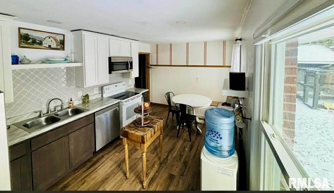 133 South Elmwood Road Farmington, IL 61531 - Photo 6 of 31