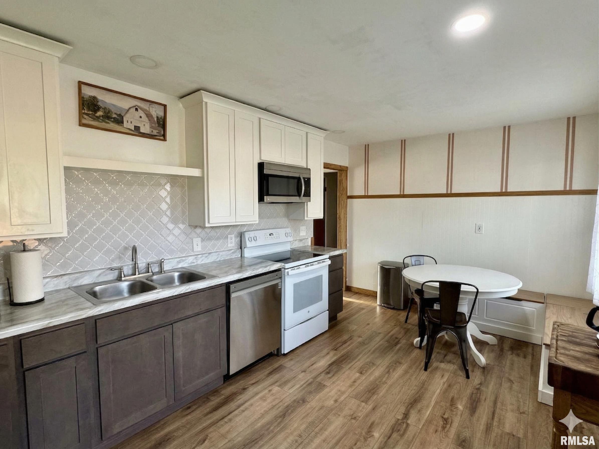 133 South Elmwood Road Farmington, IL 61531 - Photo 7 of 31