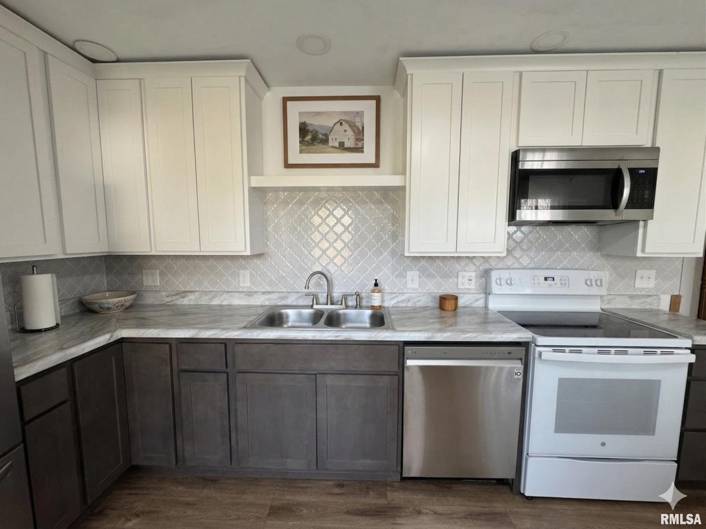 133 South Elmwood Road Farmington, IL 61531 - Photo 8 of 31