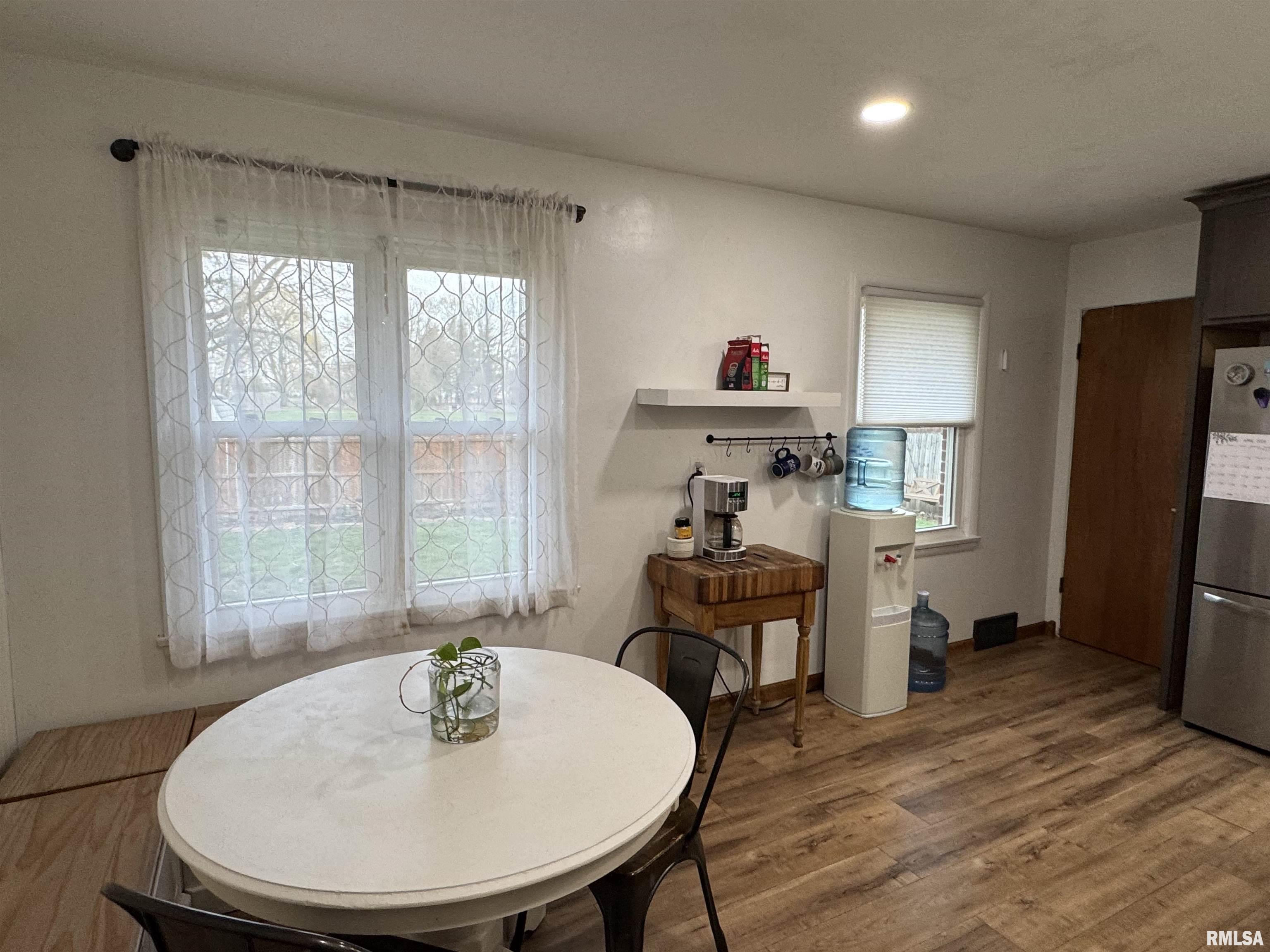 133 South Elmwood Road Farmington, IL 61531 - Photo 9 of 31