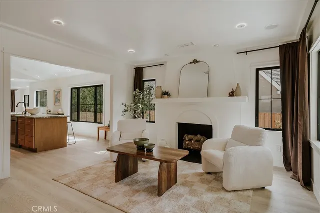 $2,458,000 | 584 North Plymouth Boulevard, Los Angeles, CA 90004