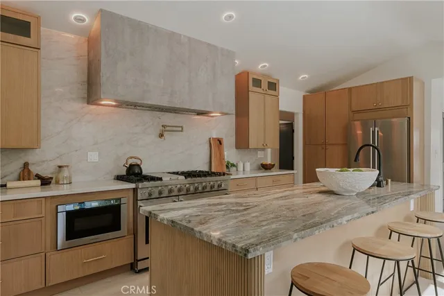 $2,458,000 | 584 North Plymouth Boulevard, Los Angeles, CA 90004